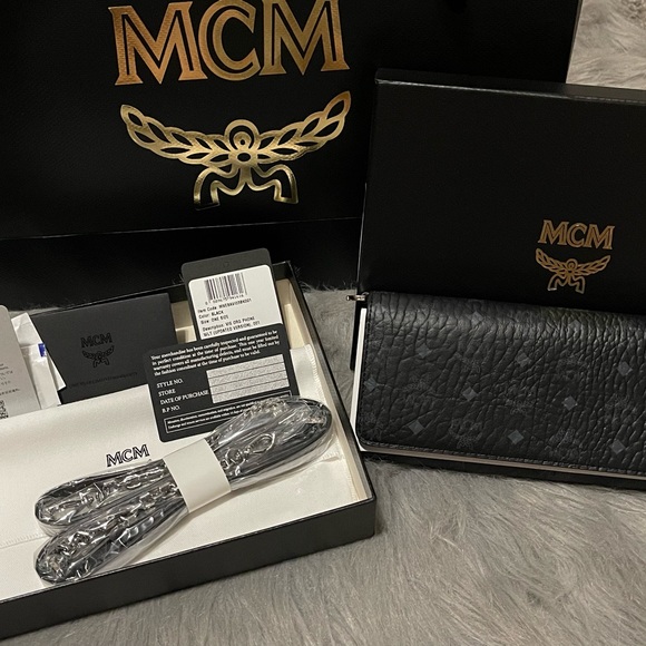 100% AUTHENTIC MCM Visetos Chain Wallet Crossbody Black - Picture 4 of 6